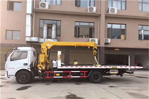 从江附近汽车轮胎更换